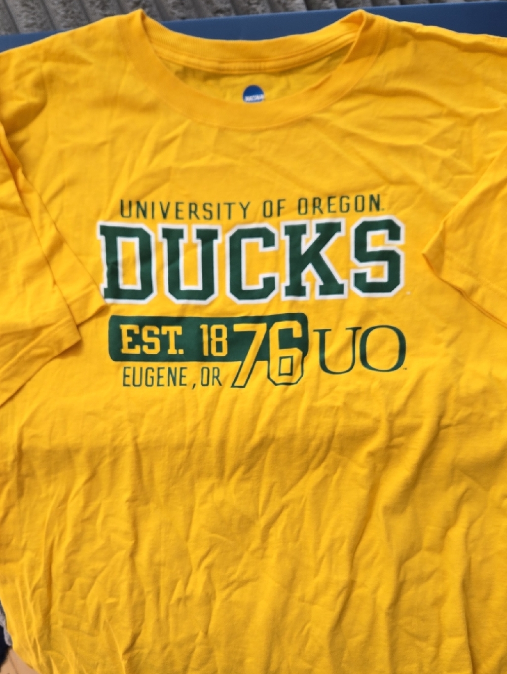 NCAA UNIV.of OREGON DUCKS Tee Shirt 2XL.     (BIN 004)